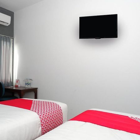 OYO 682 Ceria Homestay Syariah Semarang Luaran gambar
