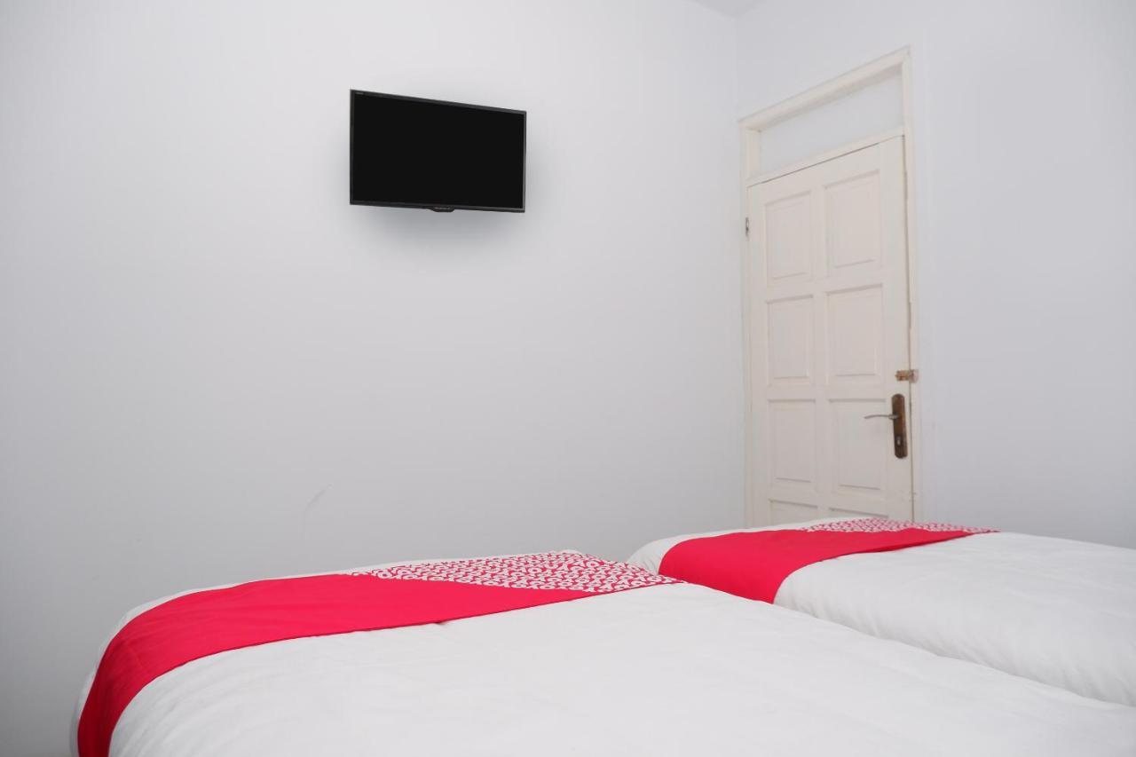 OYO 682 Ceria Homestay Syariah Semarang Luaran gambar