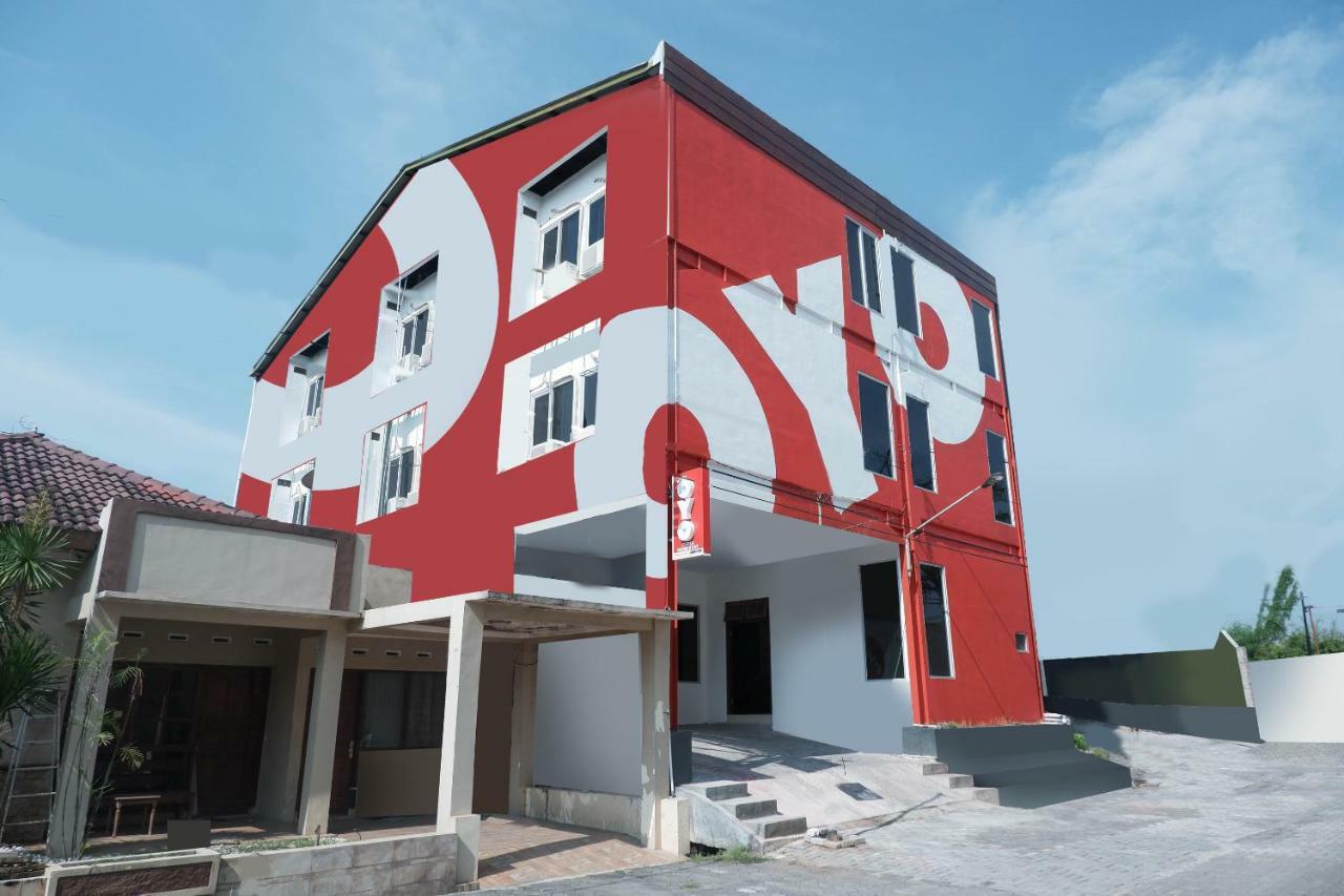 OYO 682 Ceria Homestay Syariah Semarang Luaran gambar