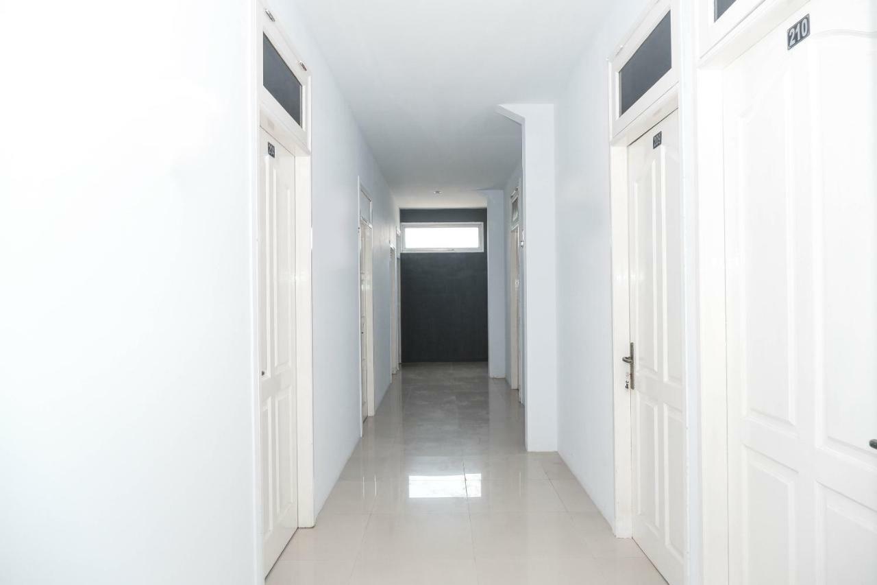 OYO 682 Ceria Homestay Syariah Semarang Luaran gambar